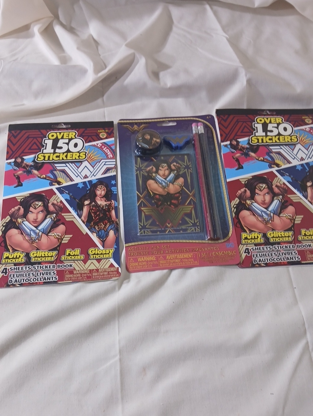Wonder Woman Sticker & Stationery Set - Red/Blue Packaging